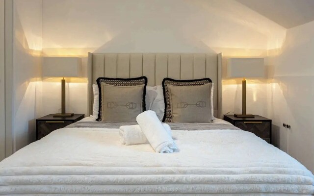 Luxury Church Conversion in Hale - Sleeps 4