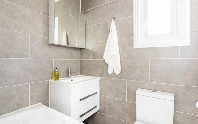 Charming 3-bed Apartment in London