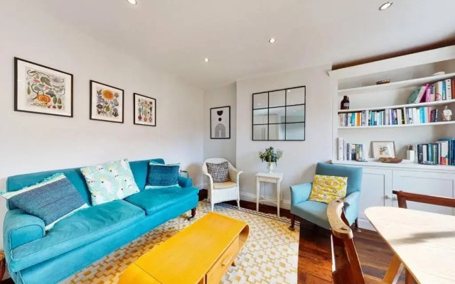 Spacious 2bed flat 7min walk from the tube station