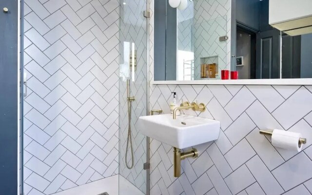 Long Stay Discounts - Modern Bright 5-bed Acton