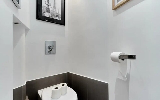 Charming 1 Bedroom Apartment Eiffel Tower