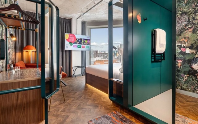 Отель Yotel Manchester Deansgate