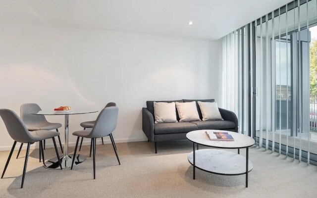 Spacious 2BR Apartment in Prime Central Location