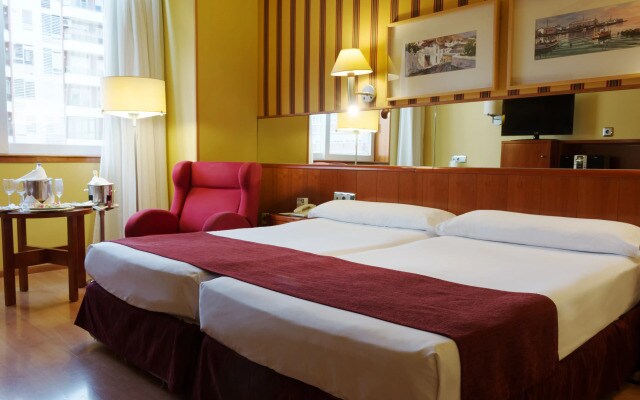 Отель Ilunion Les Corts Spa