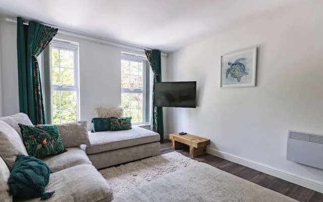 West Hull 2 bed apartment with Parking