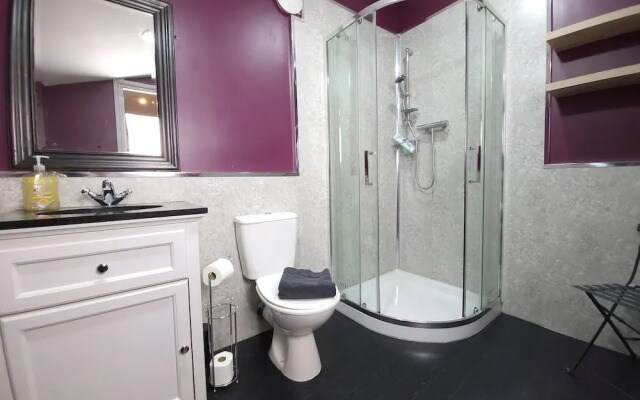 Liverpool City, Fairfield Duplex Suite
