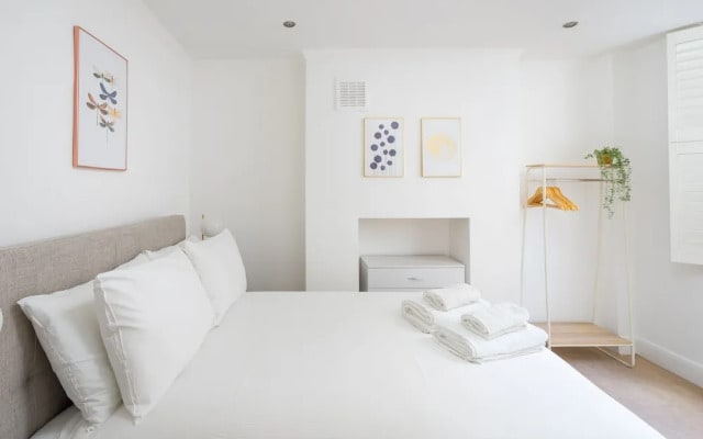 JOIVY Chic & Modern 2-Bed Flat W/ Patio In Pimlico