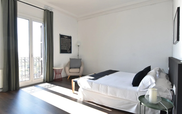 NEW REINA CRISTINA in Barcelona