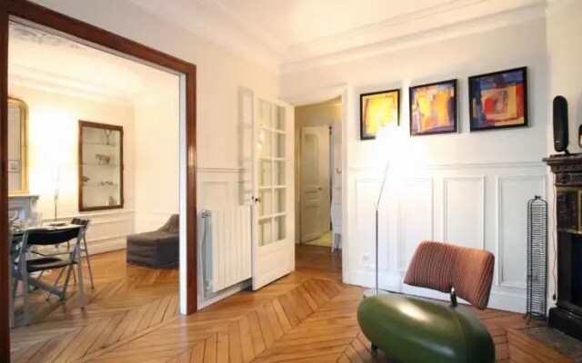 Descartes Apartment