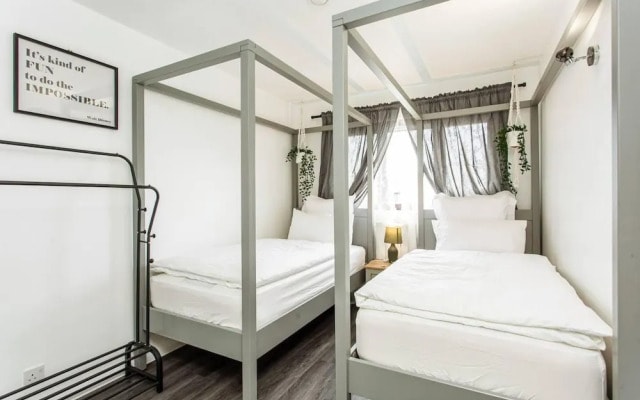 Immaculate 2-bed Apartment in Dagenham