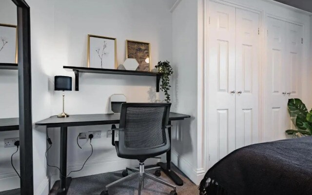 Newly Refurbished Sylish Hull 3 Bed Apartment