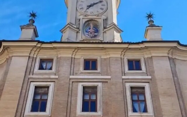 Home Piazza Dell'Orologio