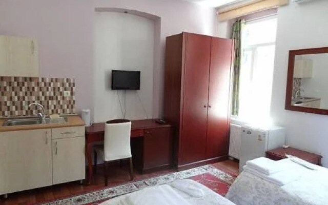 La Perla Suites