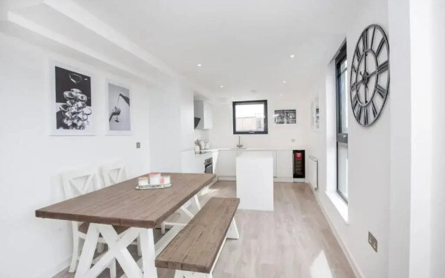 2 Bedroom Penthouse - Large Balcony - Minster View