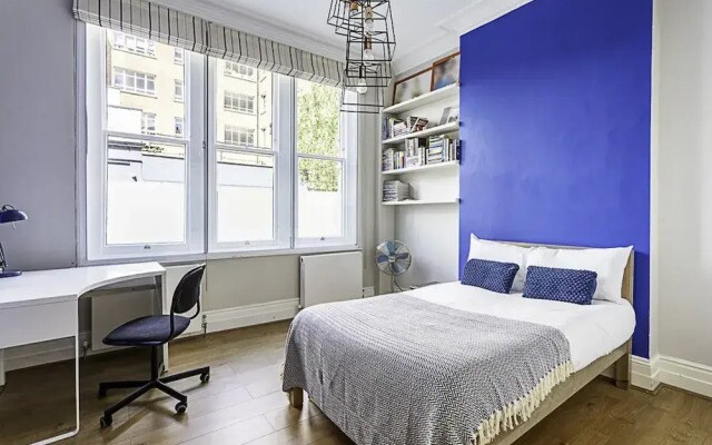 Elegance in Westminster: Victoria Vibes Apartment