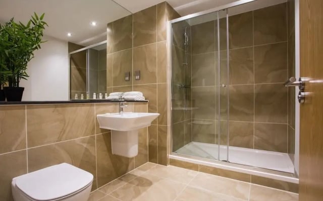 Flying Butler Croydon Apartment