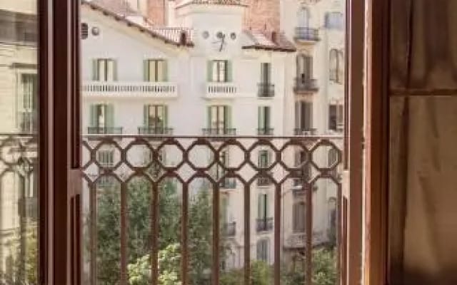 Gaudi Apartment 1