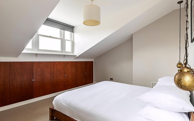 Rustic and Contemporary Haven in Brixton