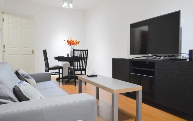 Bright & Spacious 1 Bed Flat in Kensington Olympia