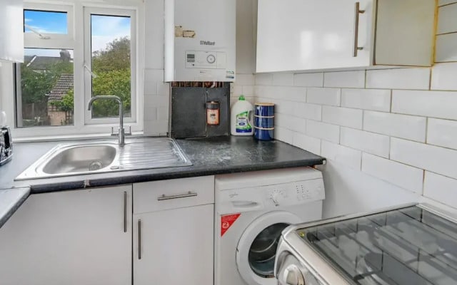 Sleeps 4 - Near Tottenham Stadium w Free Parking