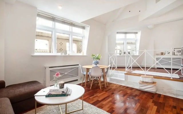 Stylish 2-bed Flat by Piccadilly Circus & Mayfair