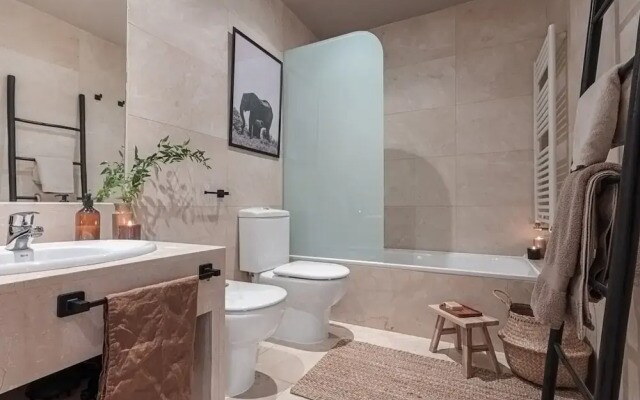 Guban - 2 Bedroom and Balcony in Azca
