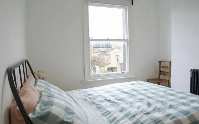 Elegant 2 Bed Close to Chatsworth Road