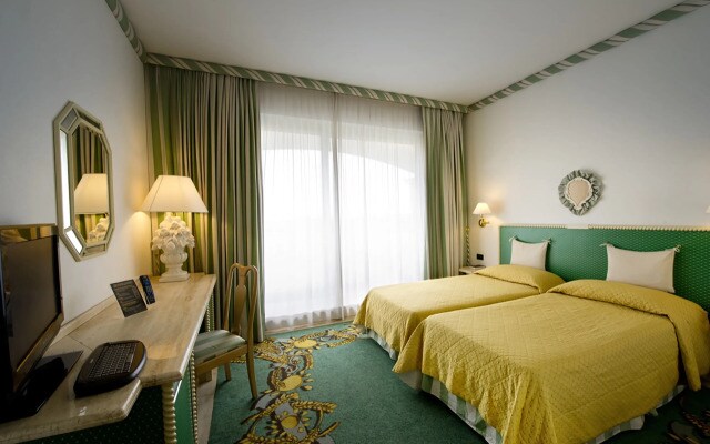 Aris Garden Hotel