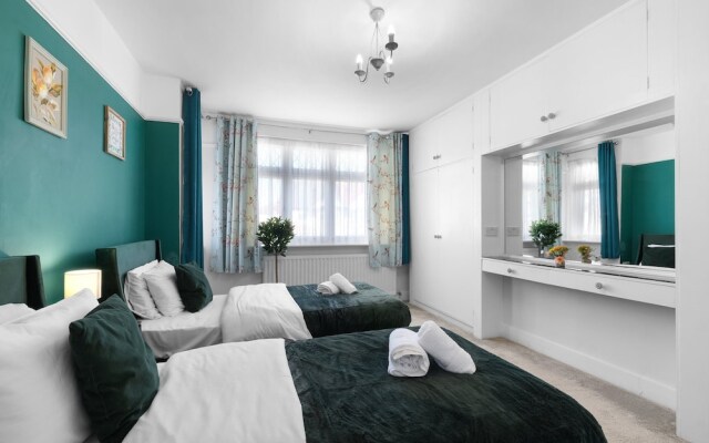 Spacious 5 Bedroom Family Home in Harrow
