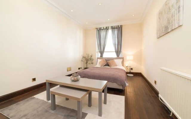 Excel Apartments Hyde Park