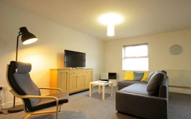 Kings Court Apartment