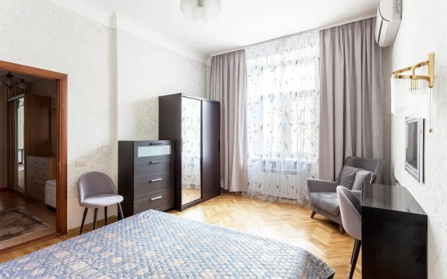 ApartLux на наб. Шевченко