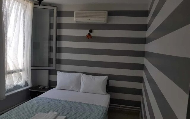 Deluxe Hotel