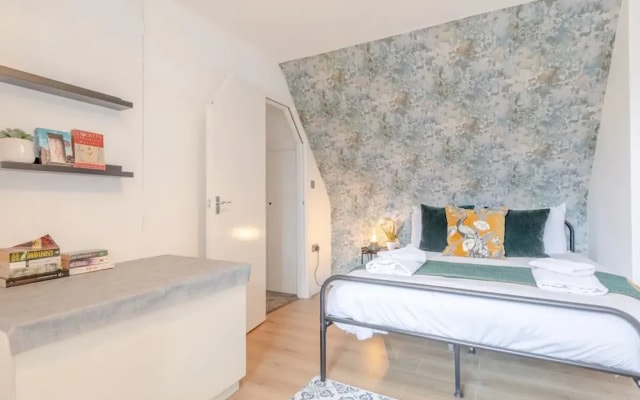 Central 3 Bedroom House With Garden