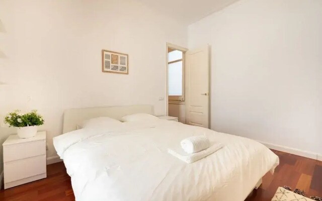 Stunning 4BR Apart in Sagrada Familia
