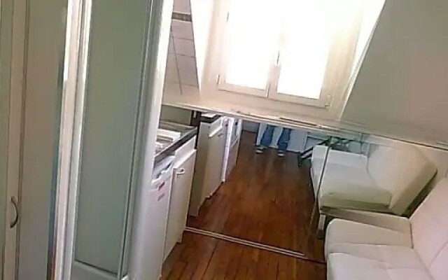 Single room Paris Arc de Triomphe