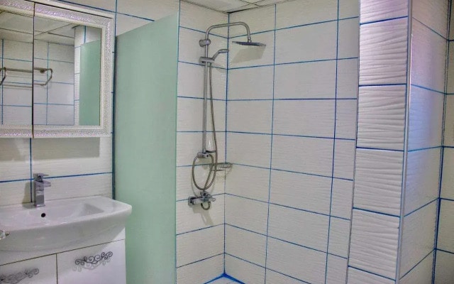 Fish Gold Apart Suites