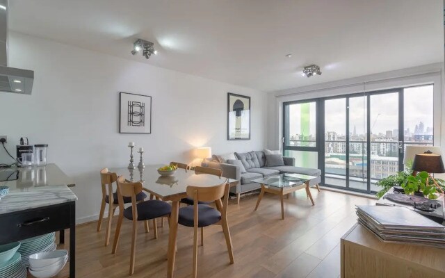 Modern 2 Bedroom Apartment With Panoramic Views