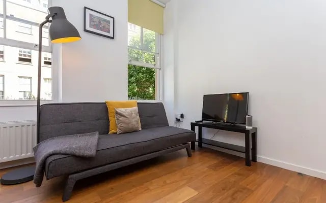 1 Bedroom Apartment In Fitzrovia Sleeps 4