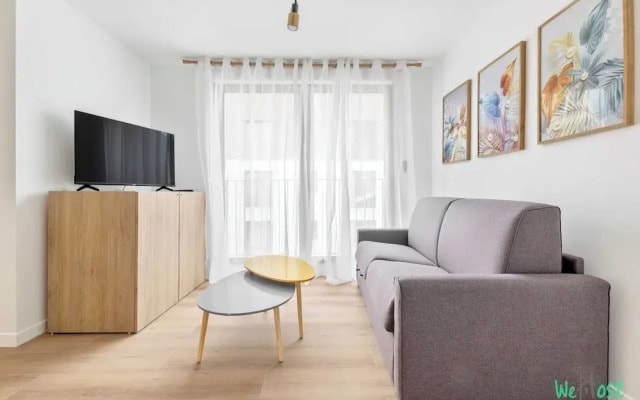 Apartment With Balcony in Paris