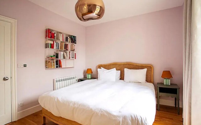 Chic Gunter Grove Flat - London Retreat