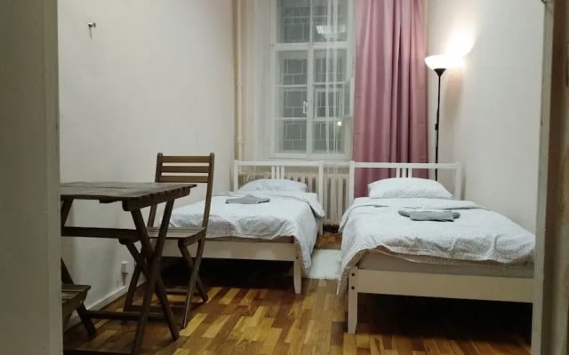Hostel 812