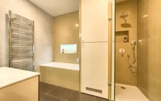 Spacious And Bright Apartment Dusni 13