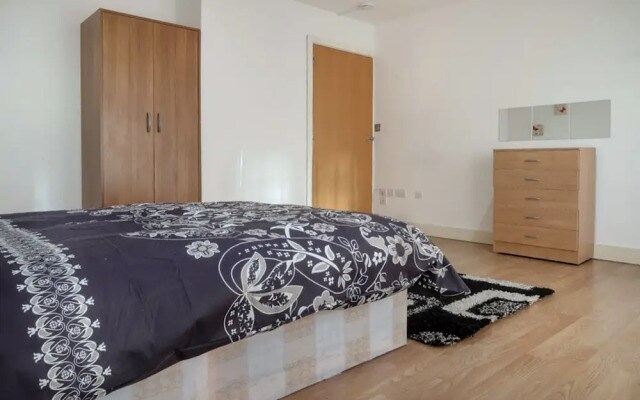 Latitude Court Deluxe Guest Room
