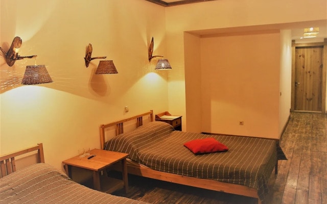Sarin Hotel