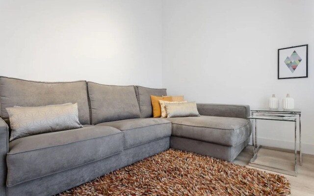 Jose Abascal Apartment by Flatsweethome