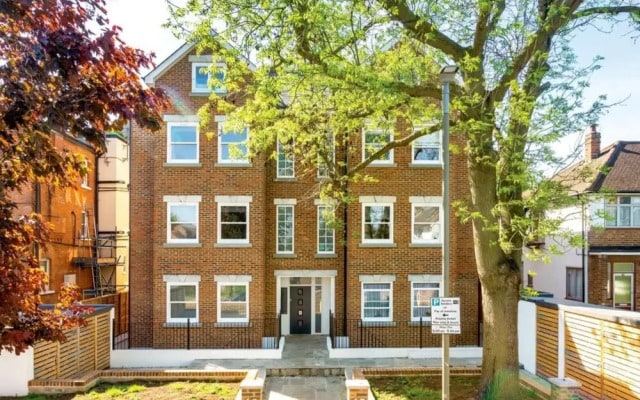 Modern 2 Bedroom Home With Private Garden