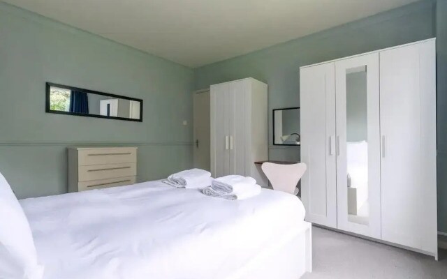 Charming One Bed Abode In East Putney