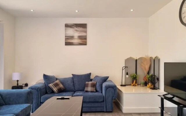 Lovely Modernist 4 Bed House