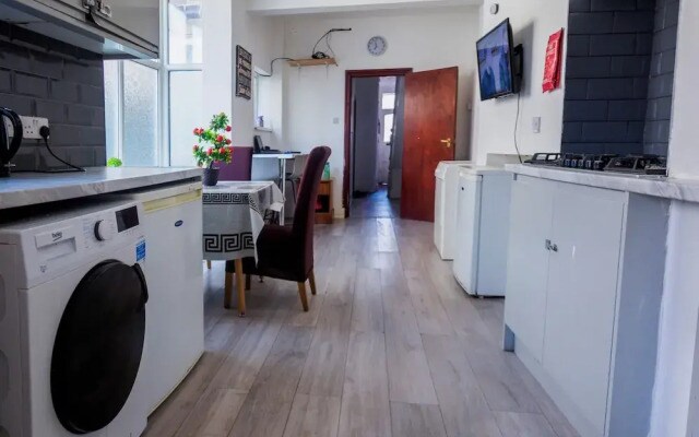 WoodHus Lodge Lovely Specious Room 5
